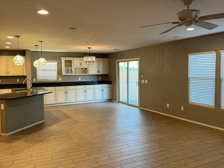 Kitchen/Dining Area