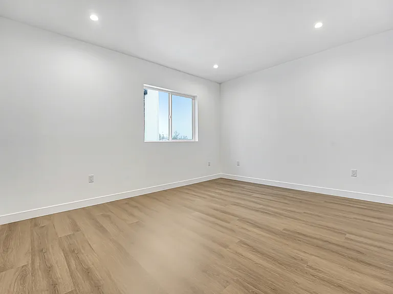5346 1/2 Oakland St — Photo 13
