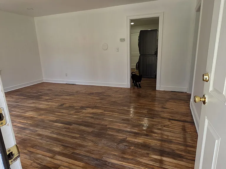 220 Warren St — Photo 3