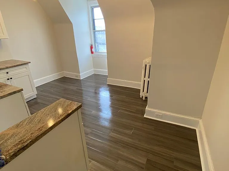 557 Centre Ave — Photo 1