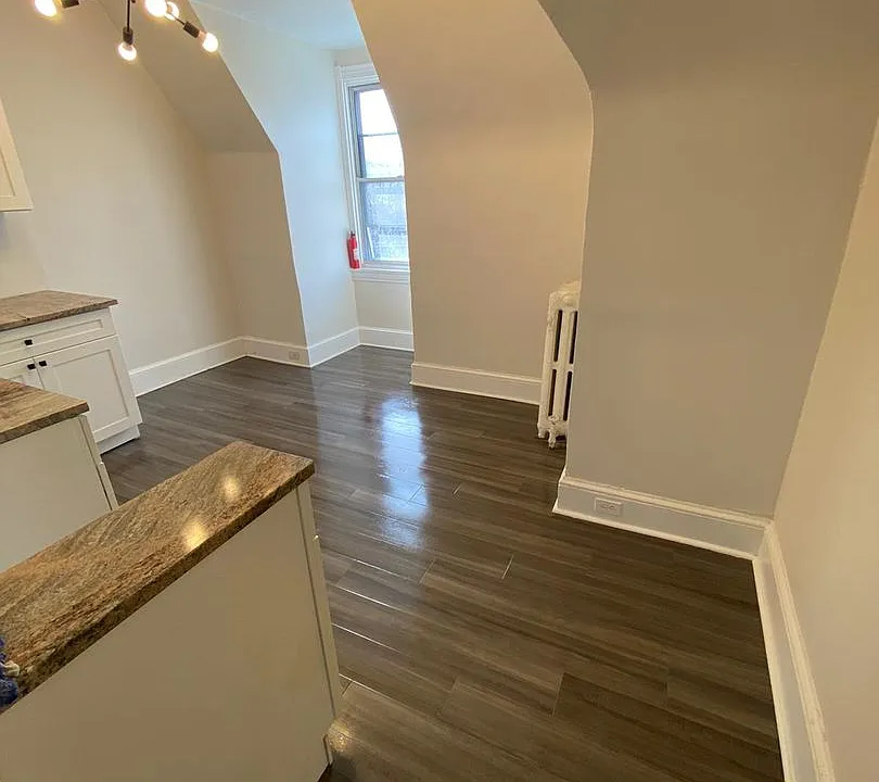 557 Centre Ave