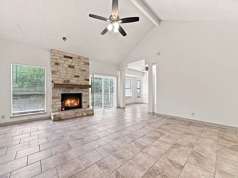 2207 Lancaster Gate Cv — Photo 31