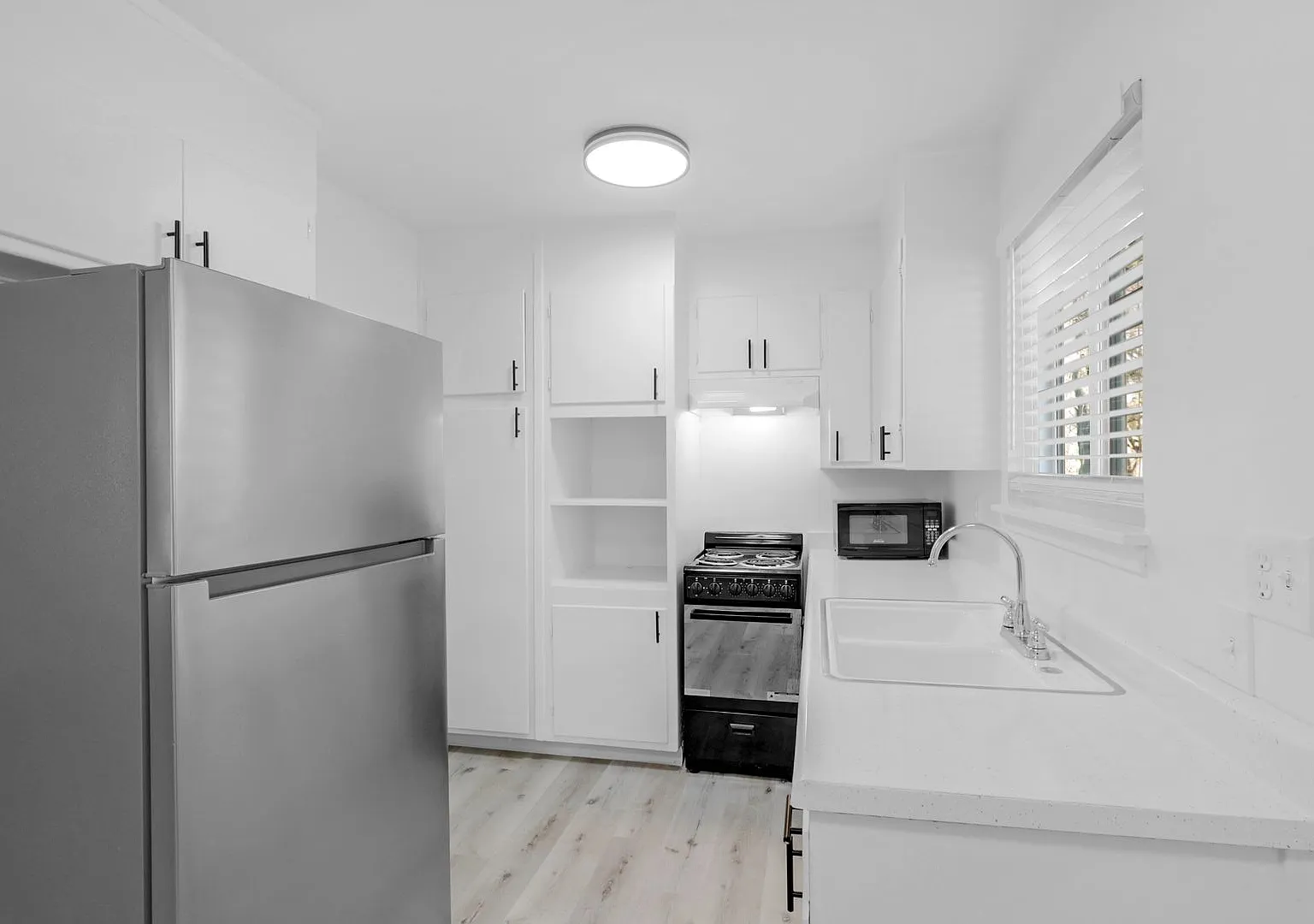 5479 Carlson Dr — Photo 1