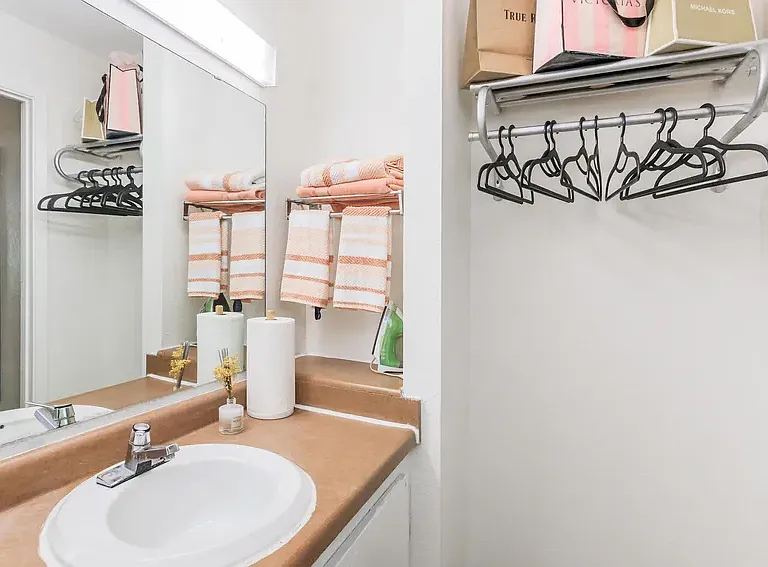 4422 Ne Expy — Photo 7
