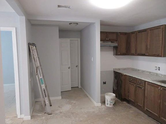 4th image of 5119 Lyndhurst Dr