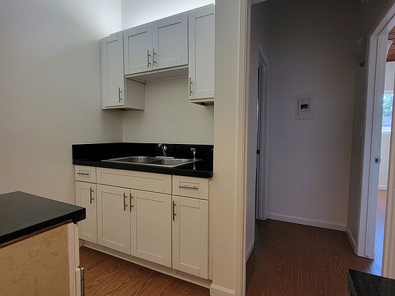 4th image of 7340 Ventura Canyon Ave #3