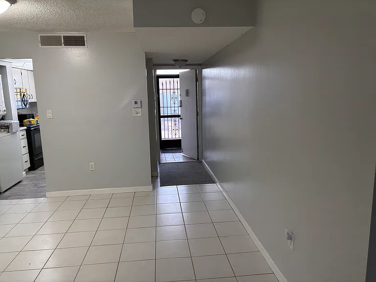 Dining room/Front door