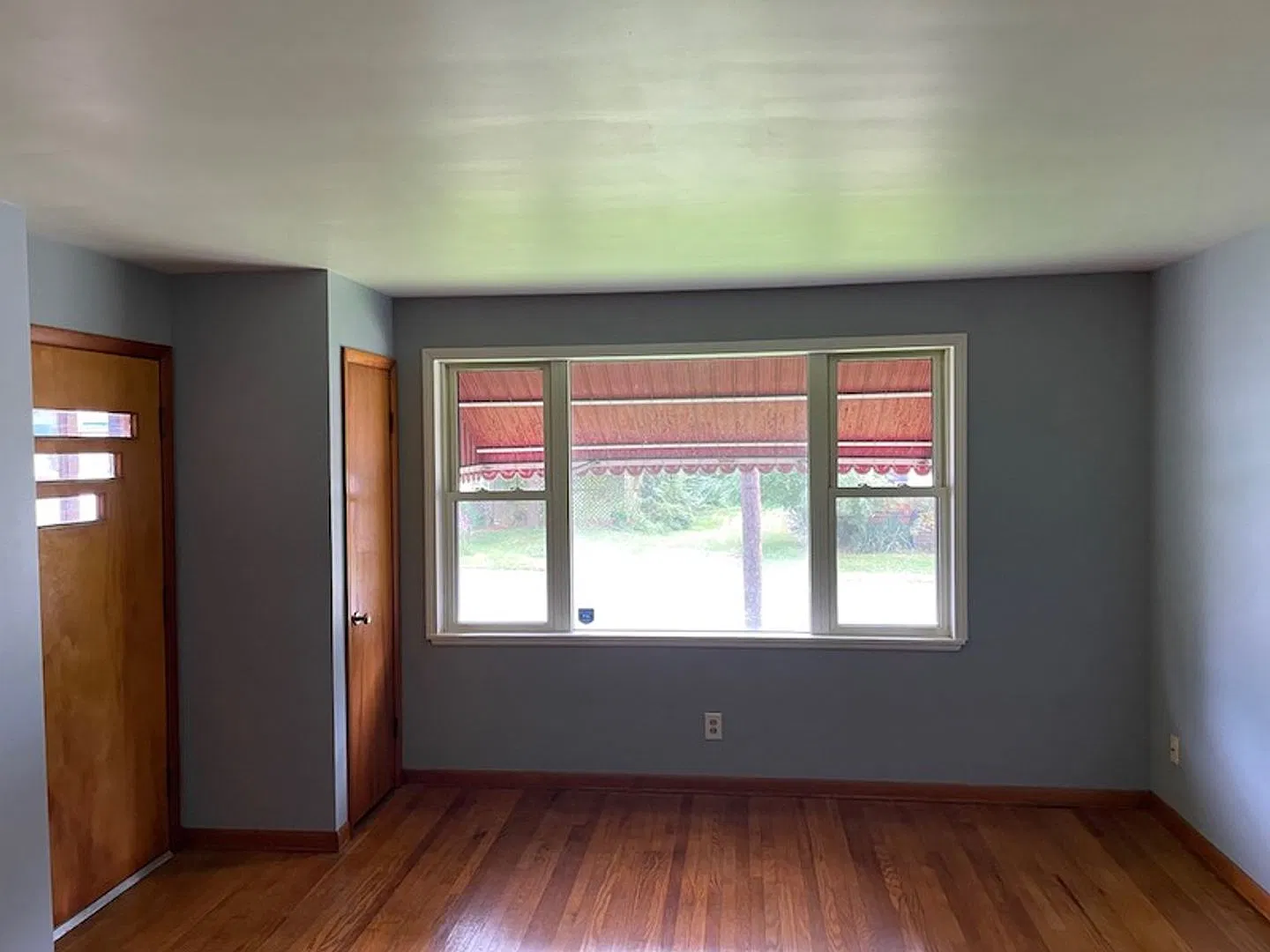 Coming soon-Cute ranch with garage in Mansfield Schools — Photo 2