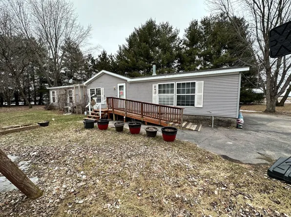 N3167 Midway Ct, Clintonville, WI 54929