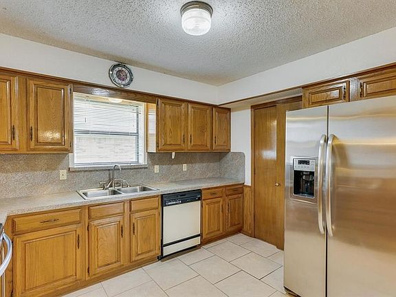 4th image of 17624 Medina Dr