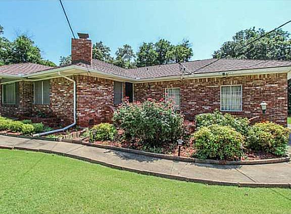 2nd image of 3304 E Maxwell Dr