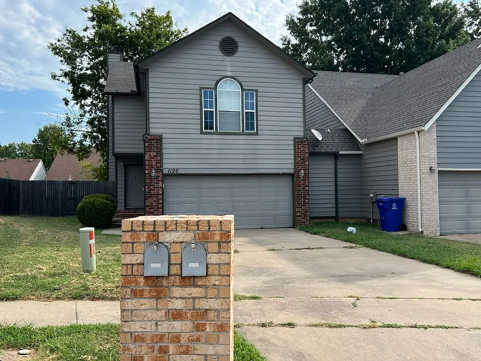 1120 W Florence Ct