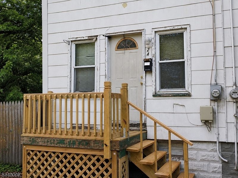 2nd image of 24 Johannis Pl