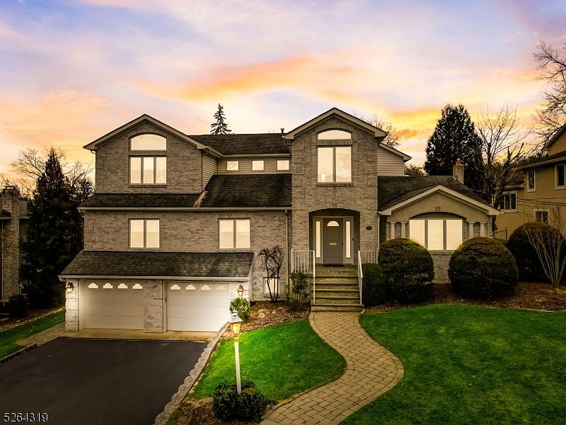 1st image of 26 Lakeview Dr