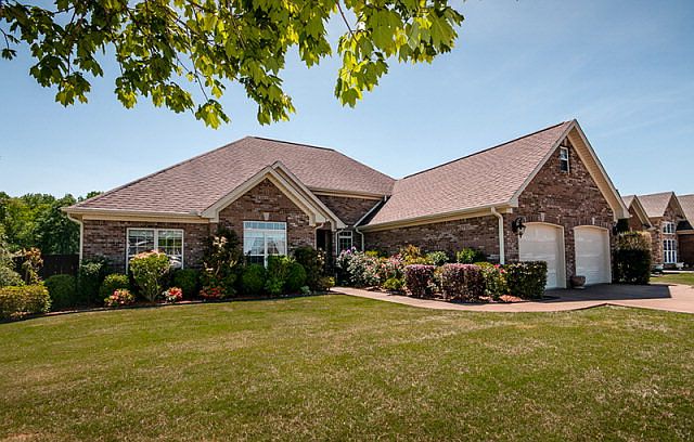1st image of 233 Plantation Springs Dr