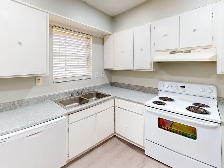 Crystal Grove Townhomes LLC — Photo 22