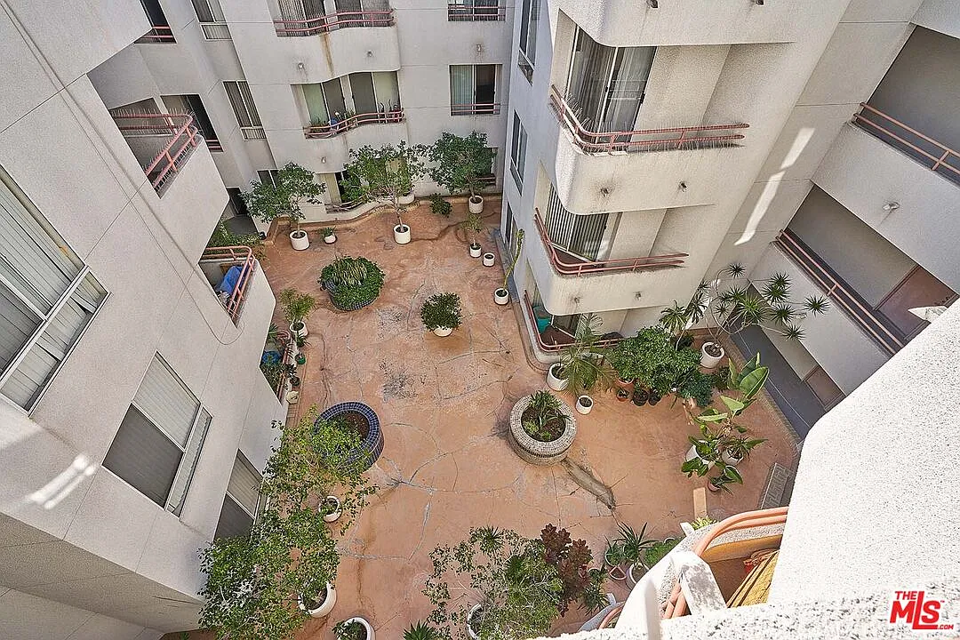 2 bed, 2.0 bath, 1006 sqft, $2,650 — Photo 3