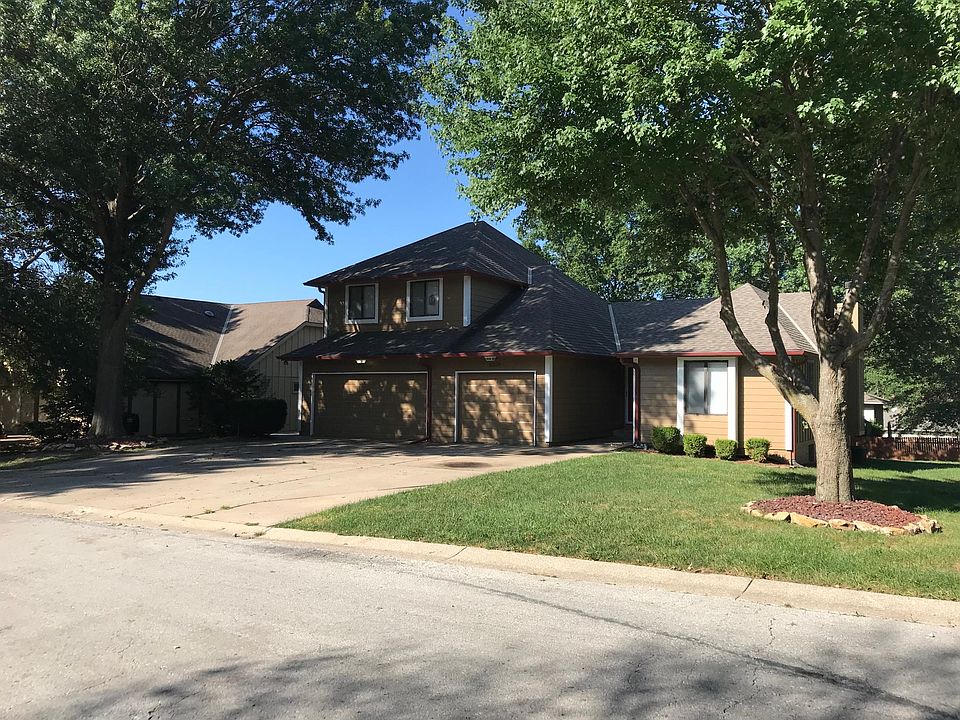 Front Exterior Full Duplex View
