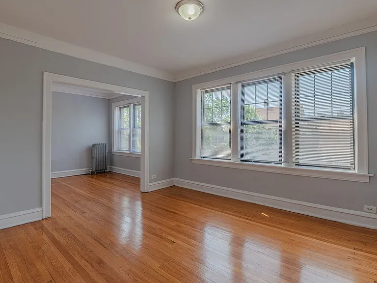 718 E 73rd St — Photo 3