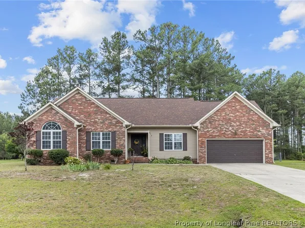618 Stone Cross Dr, Spring Lake, NC 28390