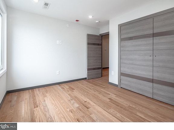 2nd image of 2537-39 Montrose St #C