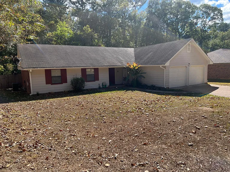 38 Sunline Dr — Photo 1