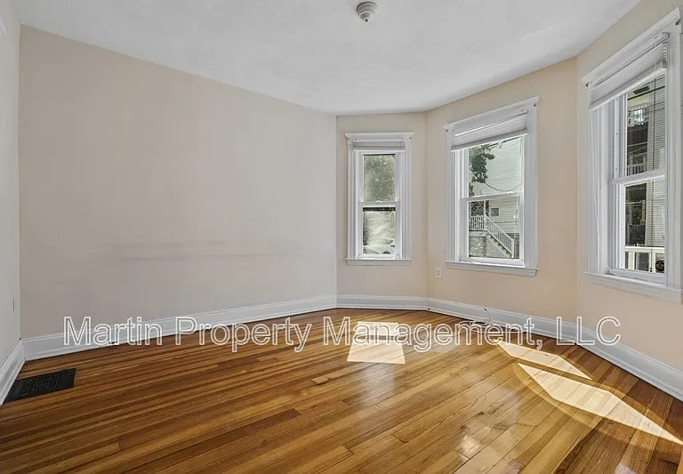 31 Harold St #A — Photo 11