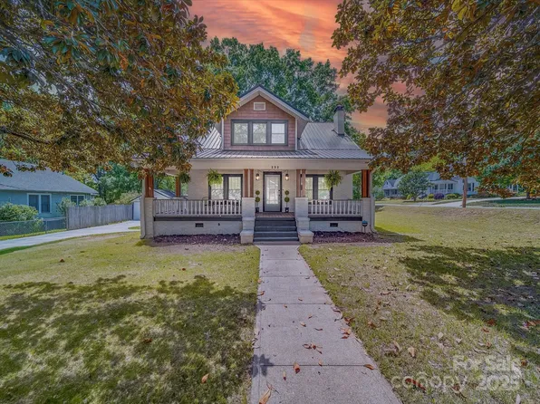 232 W Wilson Ave, Mooresville, NC 28115
