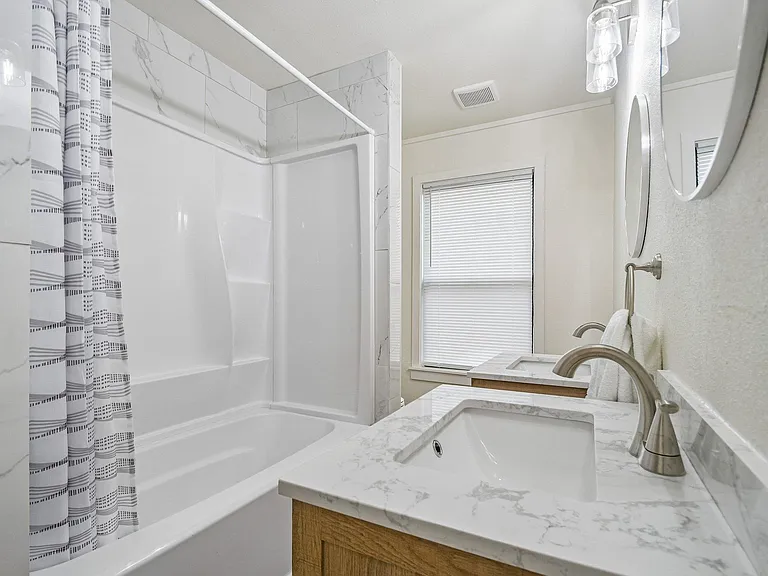 605 Bishop St — Photo 26