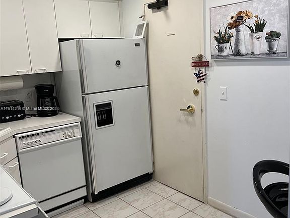 5th image of 5225 Collins Ave APT 917