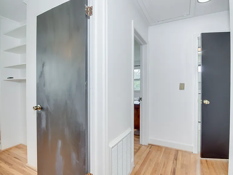 822 W Woodlawn Ave — Photo 13