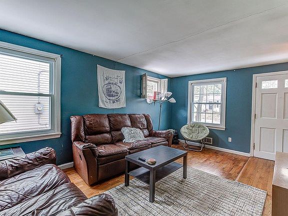 2nd image of 105 Plum St