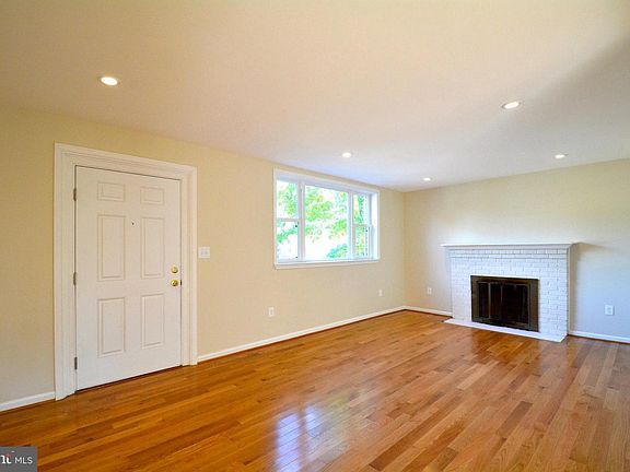 3rd image of 2815 School St
