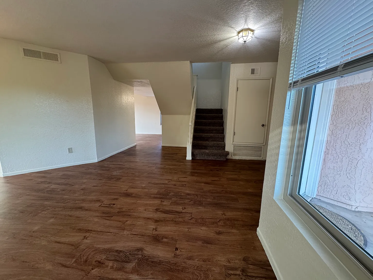 4 bed, 1930 sqft, $2,100 — Photo 4