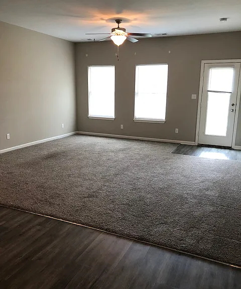 857 S Creekside Dr — Photo 2