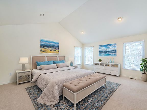 MASTER SUITE (STAGED)