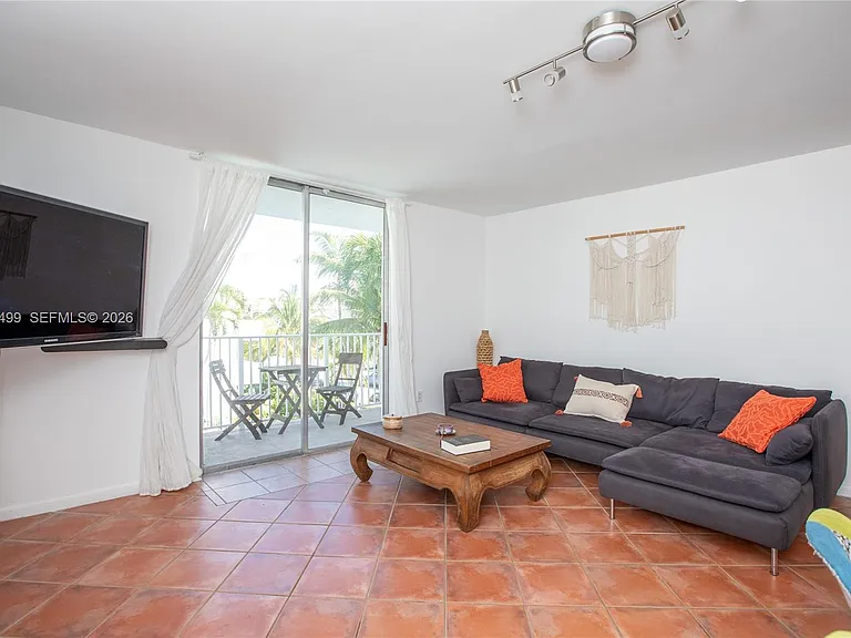 1801 S Treasure Dr #321 — Photo 10