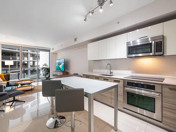 1300 Brickell Bay Dr APT 700, Miami, FL 33131