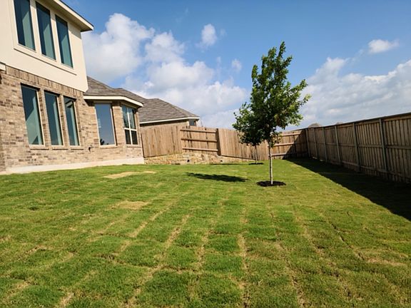 2nd image of 307 Oleander Loop