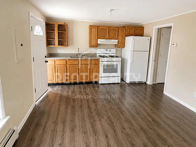 209-211 W Main St — Photo 2