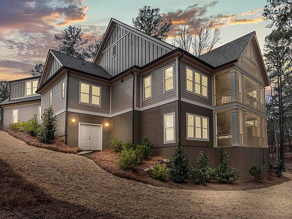4th image of 1010 Kingsford Way