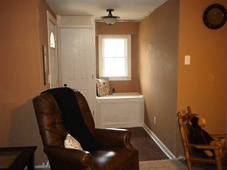 5th image of 239 E Sumner Ave