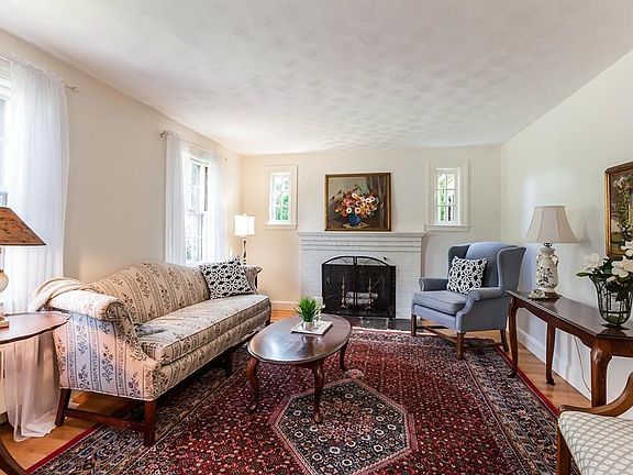 3rd image of 76 Pine Ln