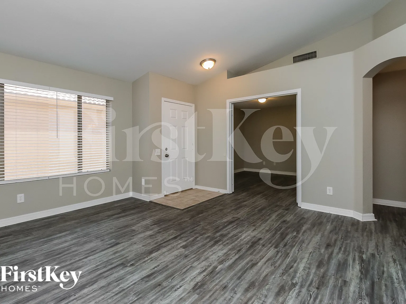 3 bed, 2.0 bath, 1446 sqft, $2,450 — Photo 3