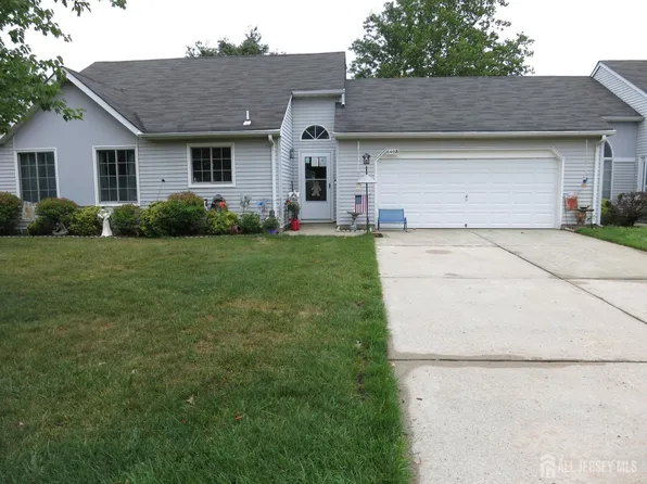 640 Madison Dr #B, Monroe Township, NJ 08831