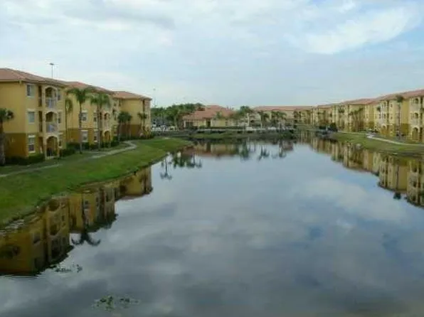 9610 NW 2nd St, Pembroke Pines, FL