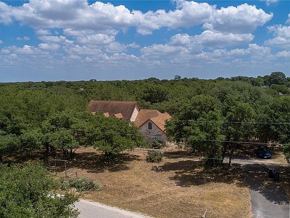 2nd image of 200 Woodlands Trl