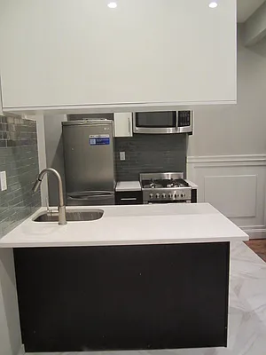 Rented by Uptown Flats LLC | media 23