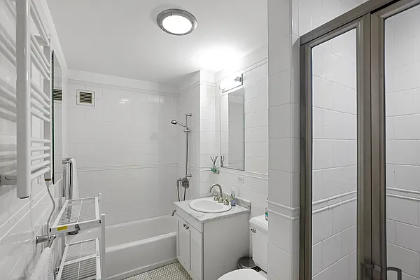 Rented by R New York | media 8