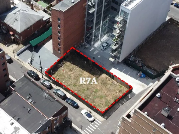 8368 117th St, Richmond Hill, NY 11418